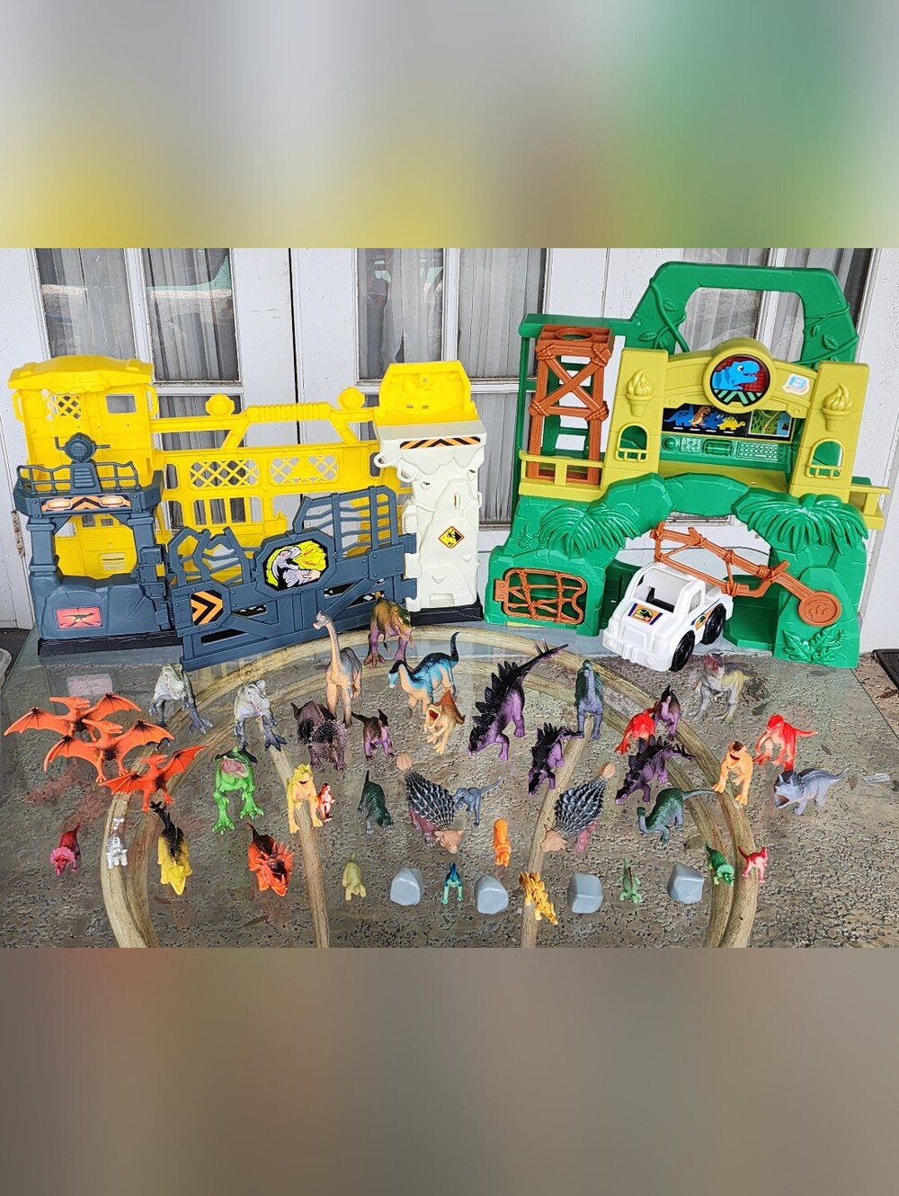 Kid Connection Dinosaur Mega Play Set & Rescue Station With Dinosaurs